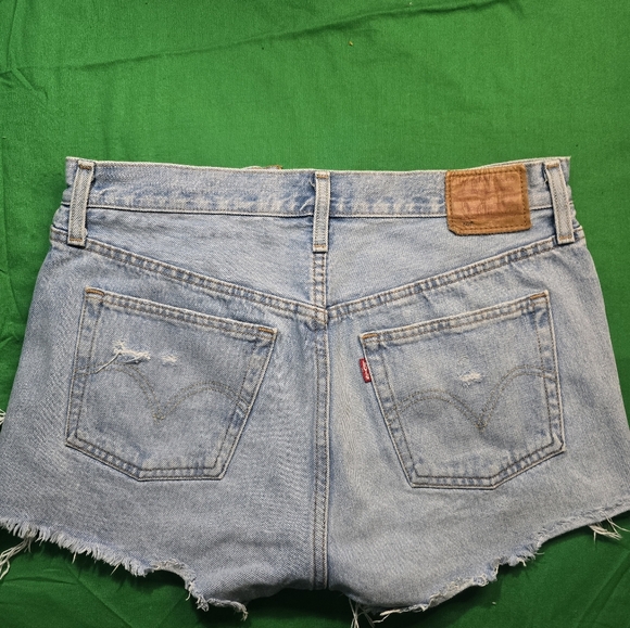 Levi's  501 Women Distressed Denim Shorts Waist 28 - Picture 4 of 8